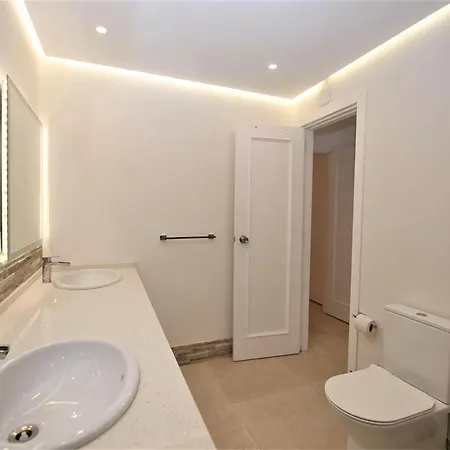-frontline- Large, 1st Floor Modern Apartment-puerto Paraiso