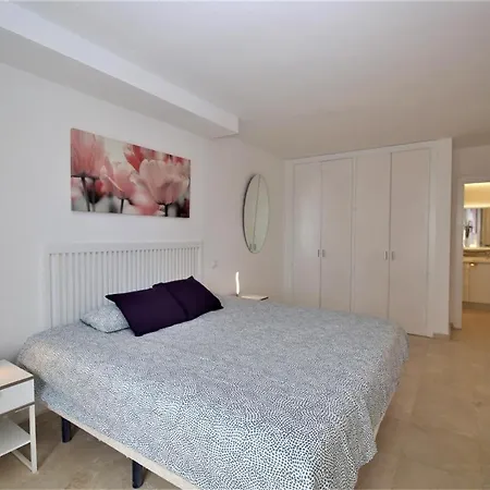 -frontline- Large, 1st Floor Modern Apartment-puerto Paraiso