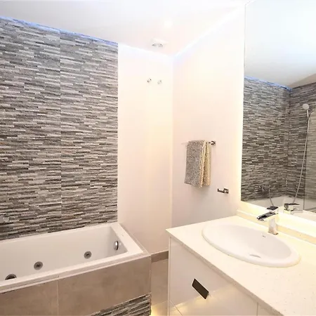 Апартаменты -frontline- Large, 1st Floor Modern Apartment-puerto Paraiso Эстепона